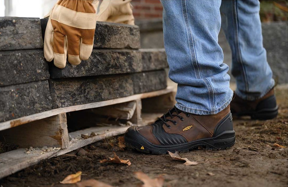 The 3 Lightweight Safety Shoes for Men - ERP Software of Guard Boots